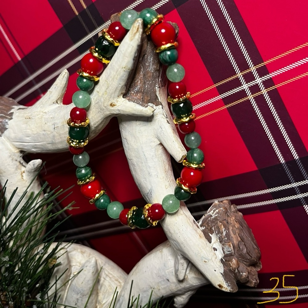 Elegant Red and Green Beaded Bracelet